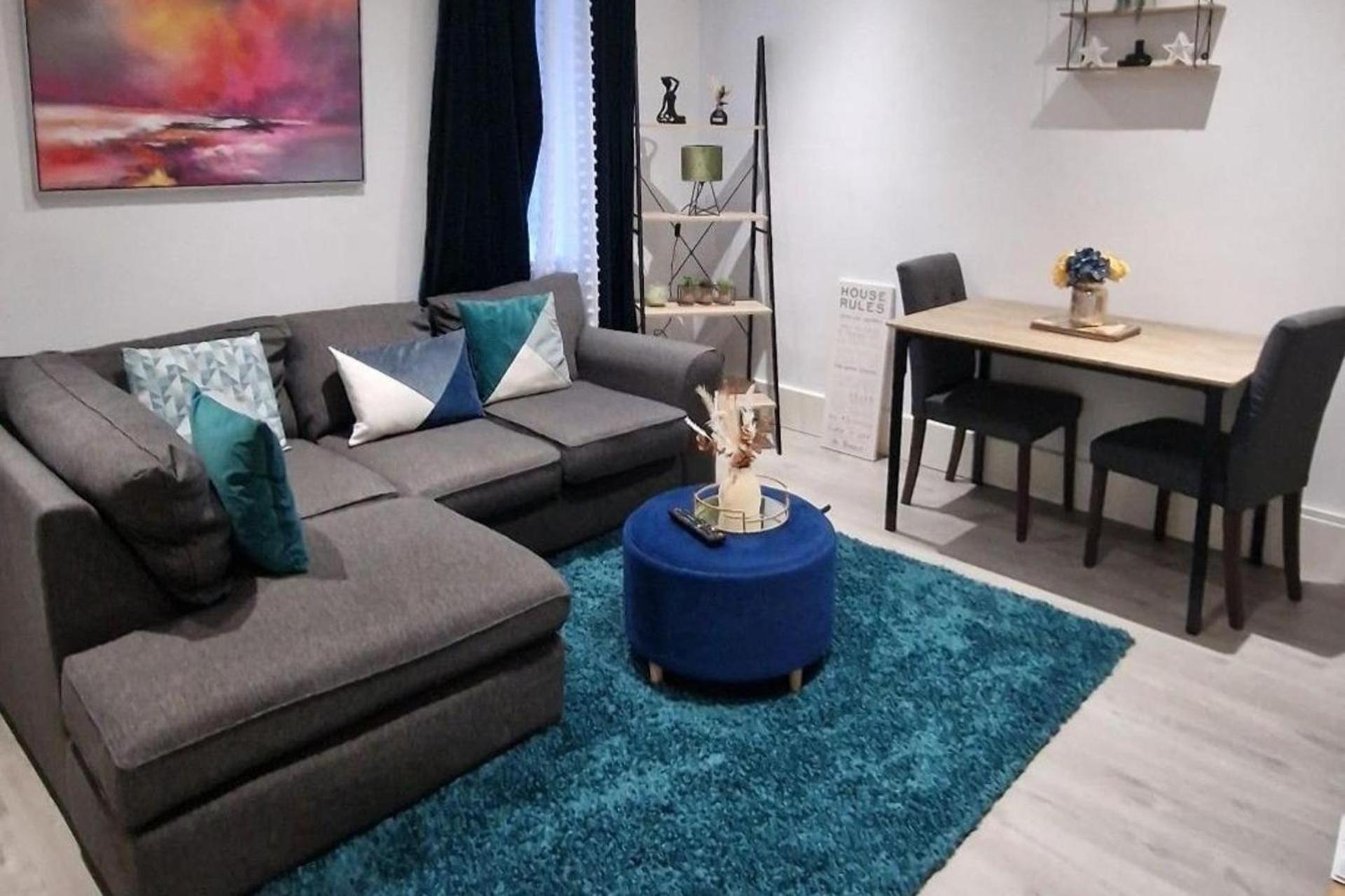 Strood Home-Sleeps 6-Great For Groups & Families Rochester  Exterior photo